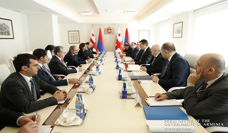 Փաշինյան-Գախարիա հանդիպումը՝ ընդլայնված կազմով