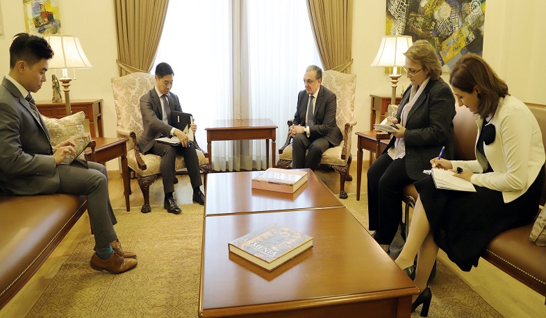 Զոհրաբ Մնացականյանն ընդունել է «Մուդիսի» գործադիր տնօրենի տեղակալին