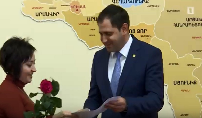 Բնակարանի գնման վկայագիր հանձնվեց Ադրբեջանից բռնագաղթած 20 ընտանիքի