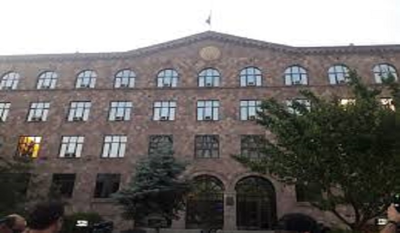 Առաքել Մովսիսյանի որդին անազատության մեջ կմնա. դատարանը հետաձգել է նիստը