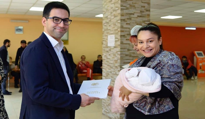 Ռուստամ Բադասյանը շնորհավորել է կանանց և լավ լուր հայտնել