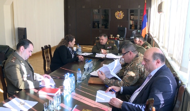 ԶՈՒ ԳՇ պետը ընդունել է տարբեր բնույթի հարցերով դիմած քաղաքացիներին