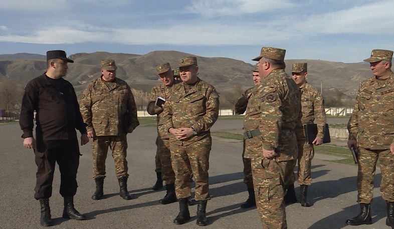 ԶՈՒ գլխավոր շտաբի պետն այցելել է հարավային ուղղությամբ տեղակայված զորամասեր