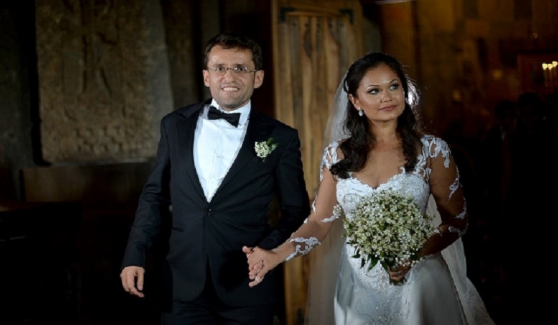 Լևոն Արոնյանի կինը մեքենայով բախվել է հենասյանը․ վիճակը ծանր է