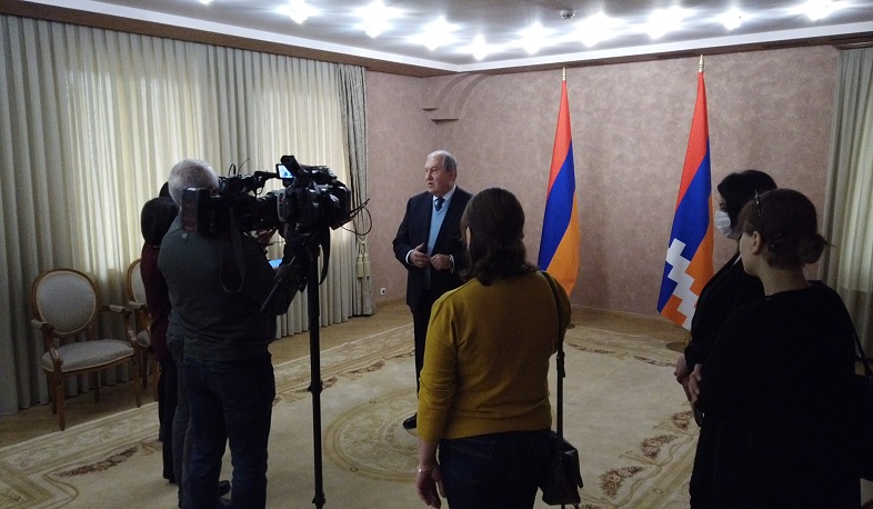 Շատ էական է, որ այս ընտրությունները լինեն նաև արդար. Արմեն Սարգսյանն Արցախում է