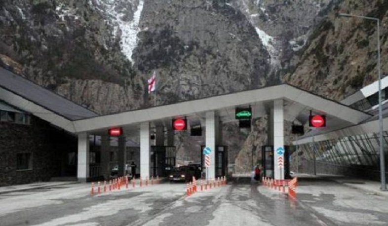 Լարսը բաց է միայն բեռնատարների համար