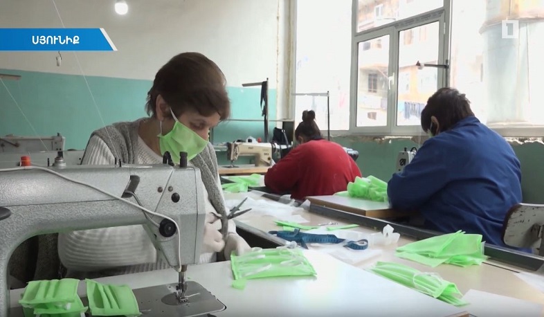 Կապանում կամավորները դիմակներ են կարում