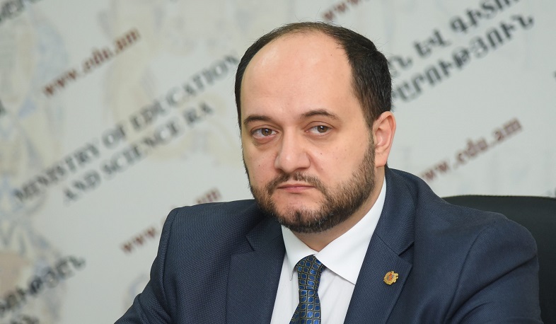 Արայիկ Հարությունյանը հորդորում է սոցցանցերում հայատառ գրել