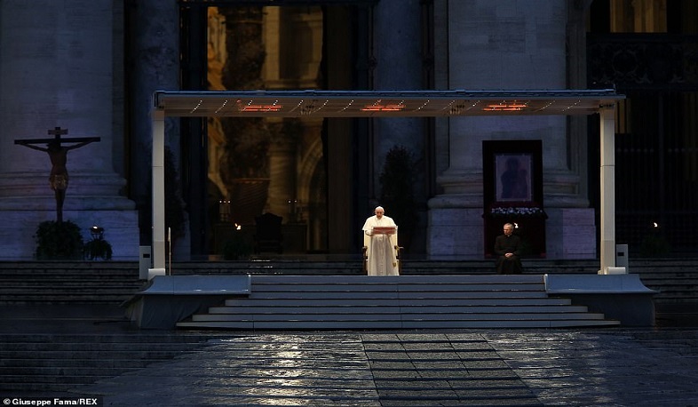 Հռոմի Պապը միայնակ աղոթել է. Al Jazeera