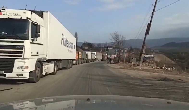 Բագրատաշենի մաքսակետում բեռնատարների վարորդները 5-6 օր սպասում են անցնելու իրենց հերթին