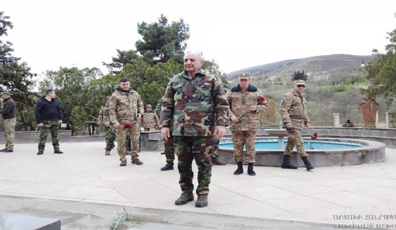 Արցախի նախագահը հարգանքի տուրք է մատուցել ապրիլյան պատերազմի զոհերի հիշատակին