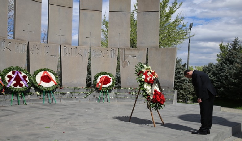 ԱԽ քարտուղարը հարգանքի տուրք է մատուցել ապրիլյան պատերազմի հերոսների հիշատակին