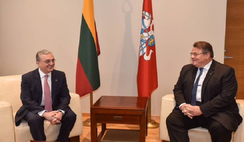 Զոհրաբ Մնացականյանը հեռախոսազրույց է ունեցել լիտվացի գործընկերոջ հետ