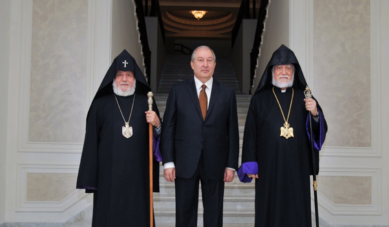 Նախագահը Հարության տոնի առթիվ շնորհավորել է Գարեգին Բ և Արամ Ա կաթողիկոսներին