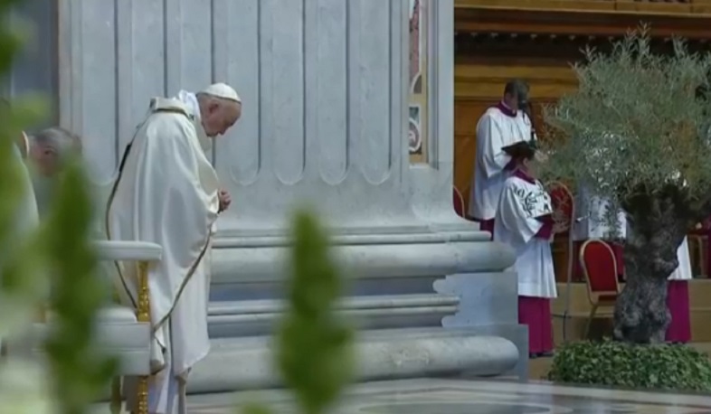 Հռոմի պապը Զատկի պատարագ է մատուցել Սուրբ Պետրոսի գրեթե դատարկ տաճարում