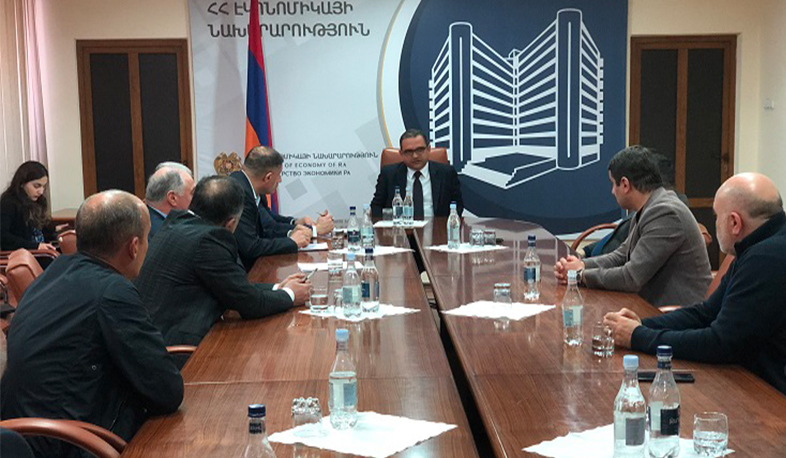 Տիգրան Խաչատրյանը հանդիպել է թեթև արդյունաբերության ոլորտի ընկերությունների ներկայացուցիչների հետ