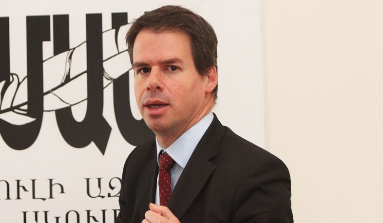 Ֆրանսիայի դեսպանը հայերեն է սովորում