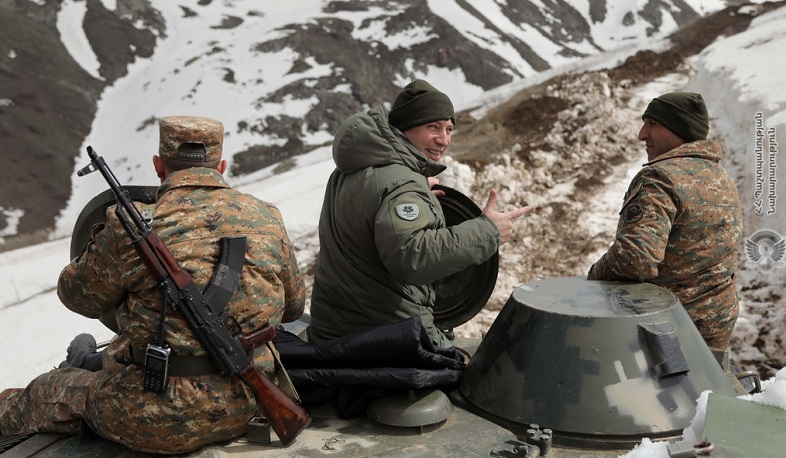 ՀՀ պաշտպանության նախարարն այցելել է մարտական հենակետեր