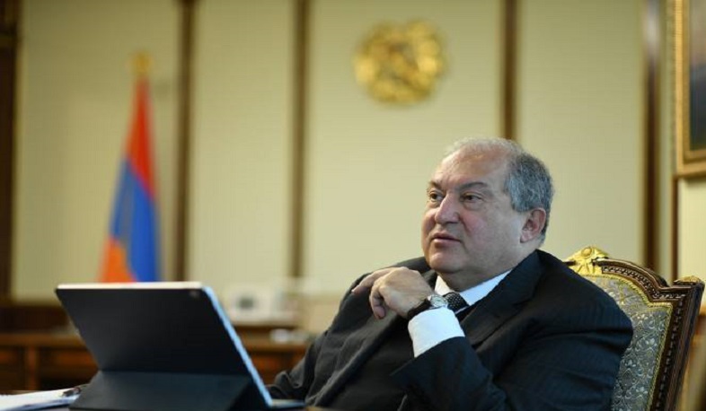 Նախագահը հեռավար զրուցել է ՀՀ վաստակավոր արտիստուհի Անահիտ Մխիթարյանի հետ