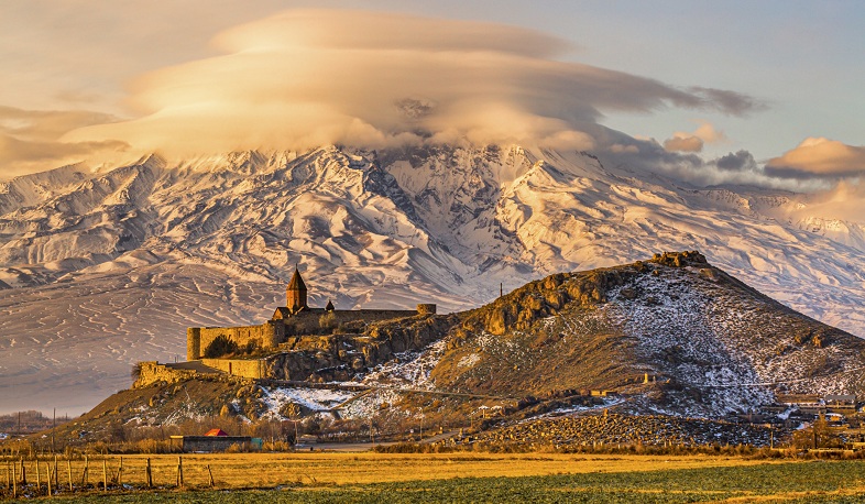 Հայաստանն ու երկրի խորհրդանշան Արարատ լեռը՝ ԱՄՆ պետքարտուղարության ամսագրի շապիկին. statemag.state.gov