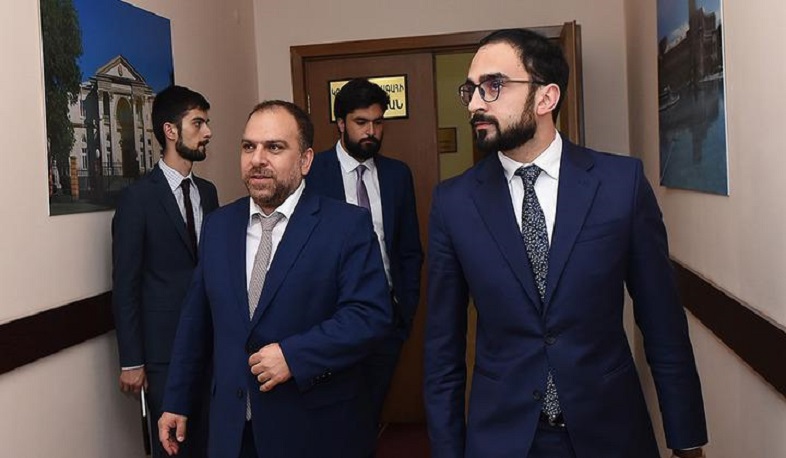 Ավետիք Էլոյանն ազատվել է Տիգրան Ավինյանի խորհրդականի պաշտոնից