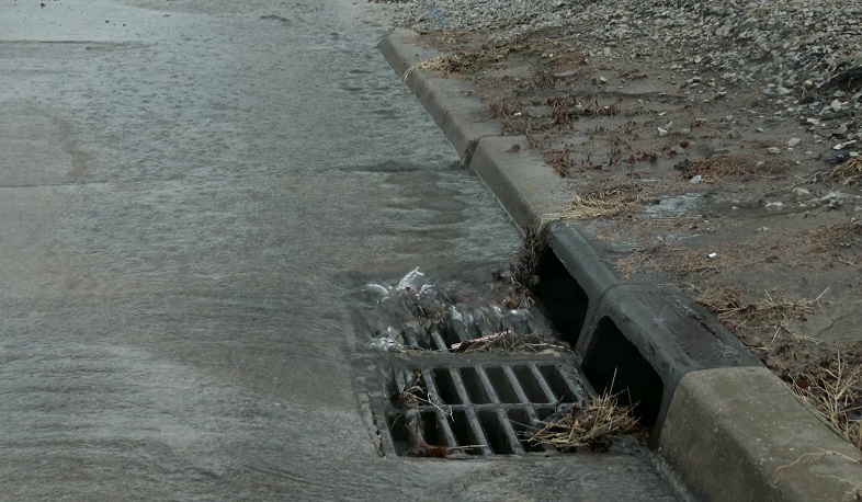 Անցած տասնամյակների կառուցապատումը ևս իր ազդեցությունը թողել է հեղեղատարների անկատարության վրա. Կարապետյան