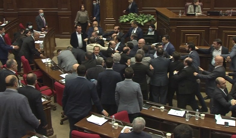 «Իմ քայլը» և ԼՀ խմբակցություններում նիստեր են․ սպասվում է Մակունցի հայտարարությունը