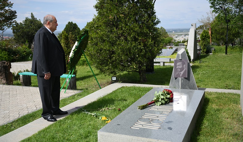 President Sargsyan visited Yerablur Military Cemetery