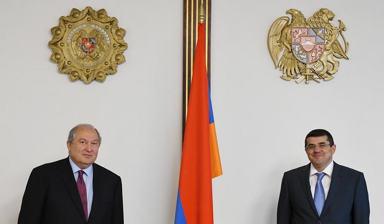 Եռատոնը պարտավորեցնում է ավելի նվիրումով մասնակցել Հայաստանն ու Արցախը հզորացնելու գործին. Սարգսյանը՝ Հարությունյանին