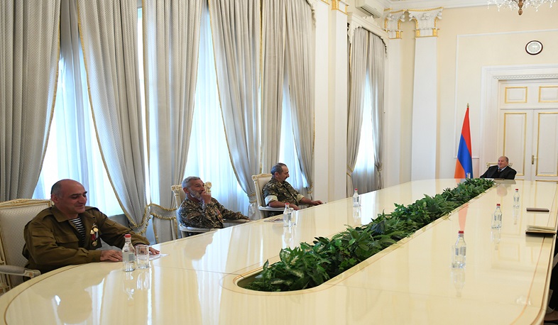 Արմեն Սարգսյանը հյուրընկալել է ազատամարտիկների