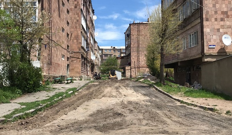 Կապիտալ ասֆալտապատվում են Չարենցավանի բակերը