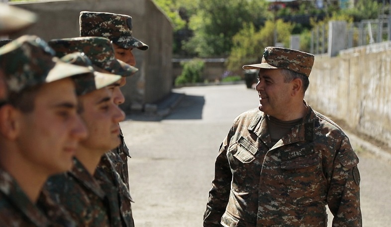 ԶՈՒ ԳՇ պետն այցելել է զորամասեր