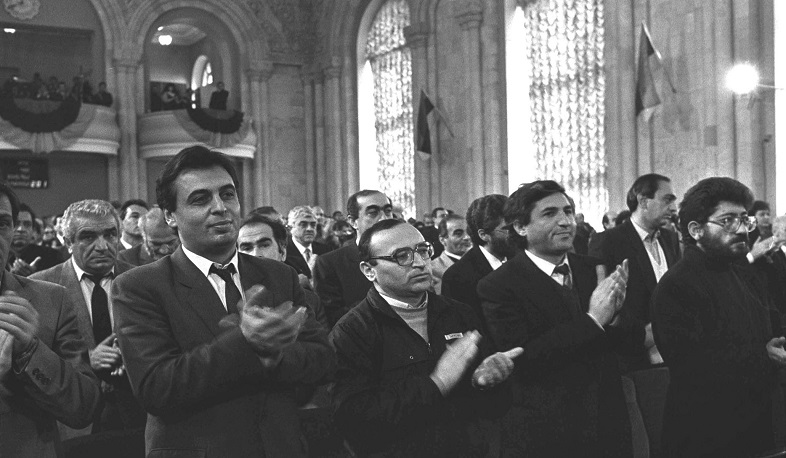 Ararat Mirzoyan congratulated on the 30th anniversary of the first elections to the independent parliament of Armenia