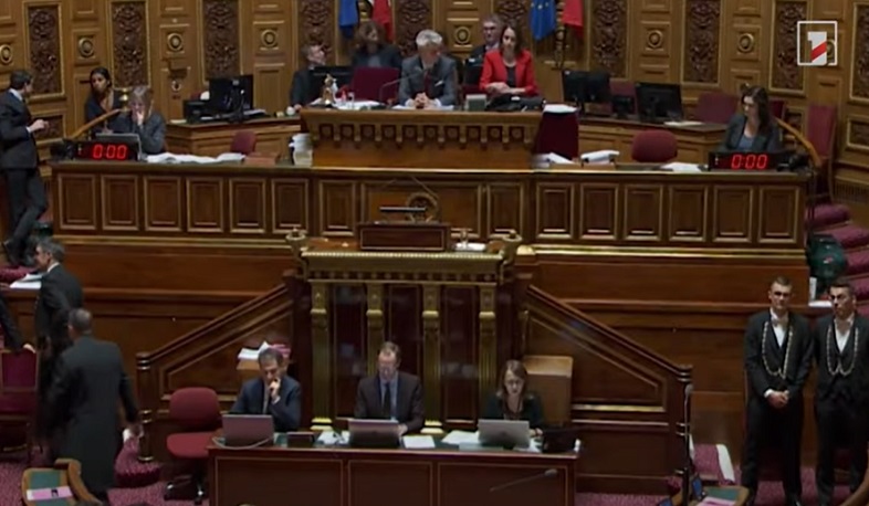Այլ հայացք Ֆրանսիայի խորհրդարանի բանաձևերին